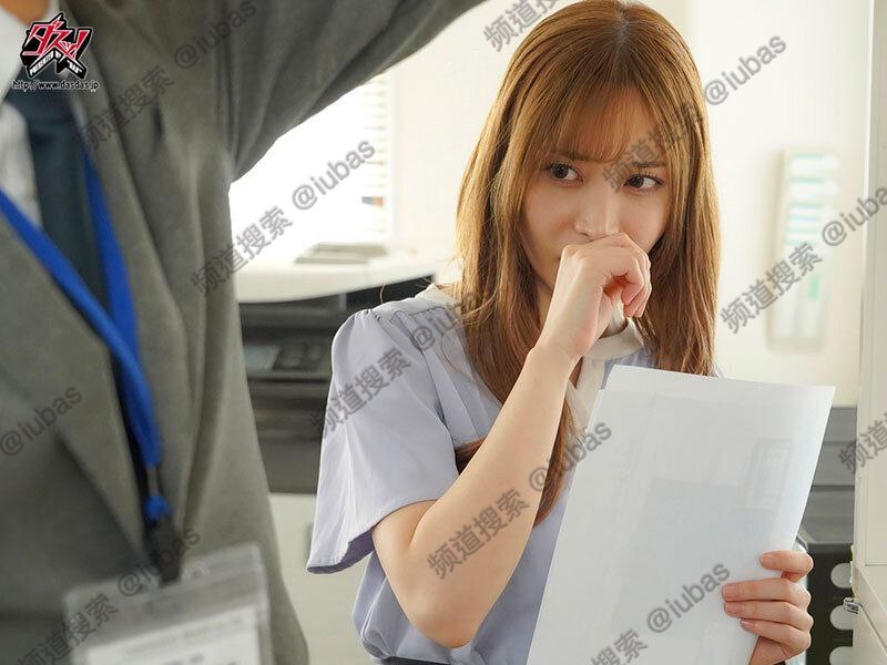 H杯大乳房美女淫秽蚀刻